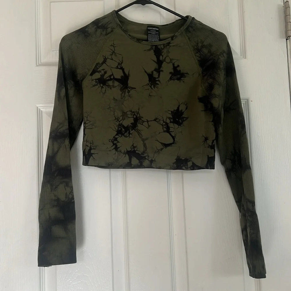 PINK ACTIVE Victoria’s Secret active top long sleeve tie dye green black top - Picture 6 of 10